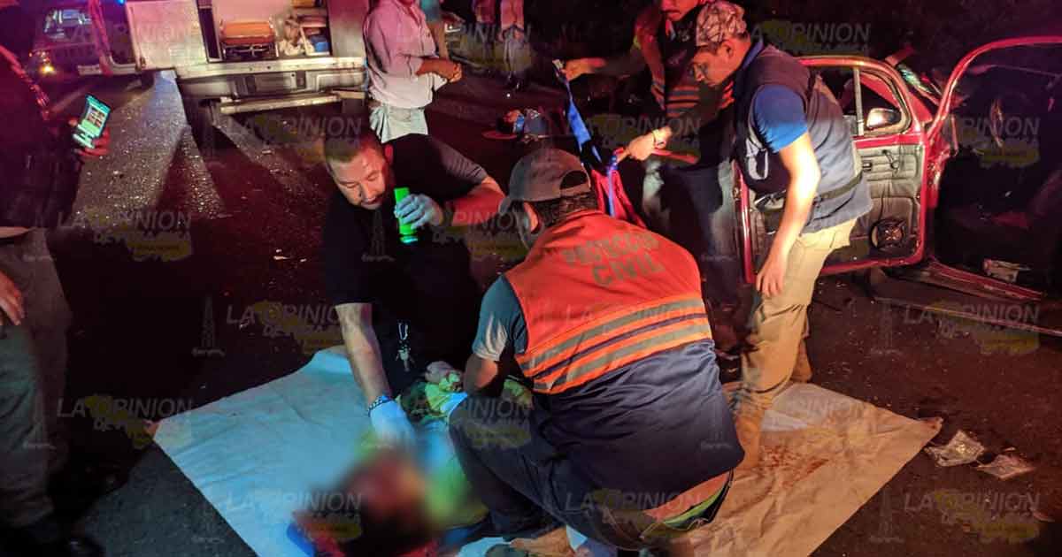 “Vocho”, hizo chuza con tres taxis