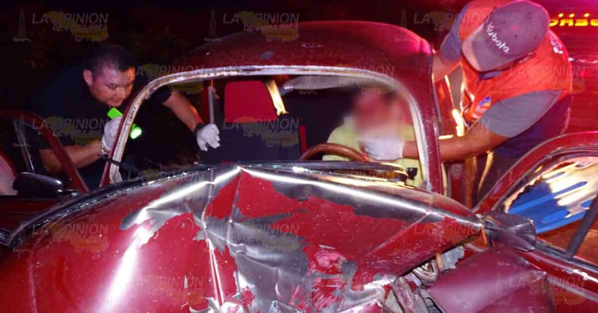 “Vocho”, hizo chuza con tres taxis