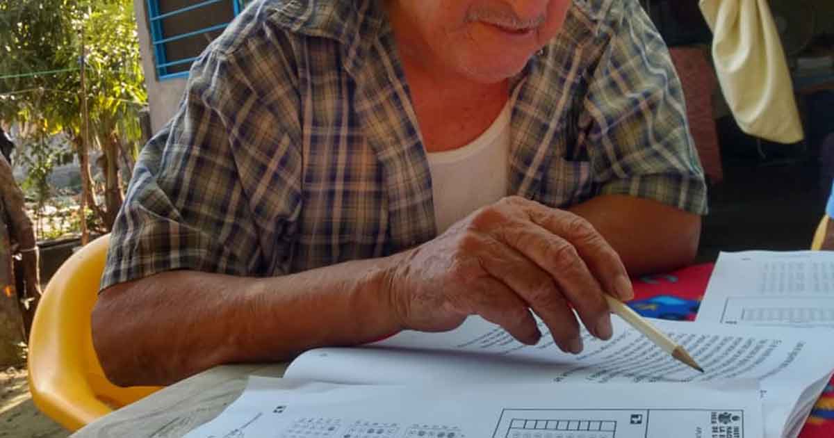 Van por certificados casi mil adultos de 11 municipios de la Zona Tuxpan: IVEA