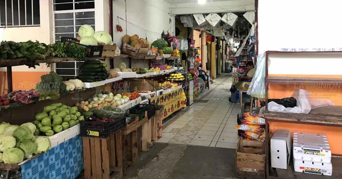 Buscan liberación de espacios en mercado Revolución de Tihuatlán