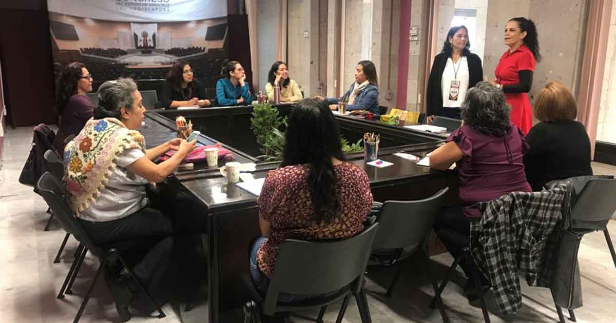 Imparten en el Congreso del Estado el taller Para perderle el miedo a la escritura