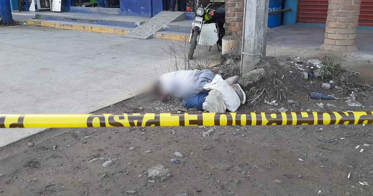 Muere en la vía pública al parecer por un infarto en Martínez de la Torre