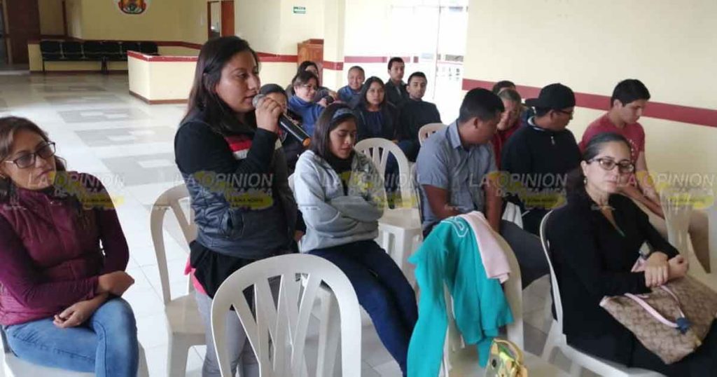 Historias extraordinarias, presentan libro escritos por niñas de primaria.