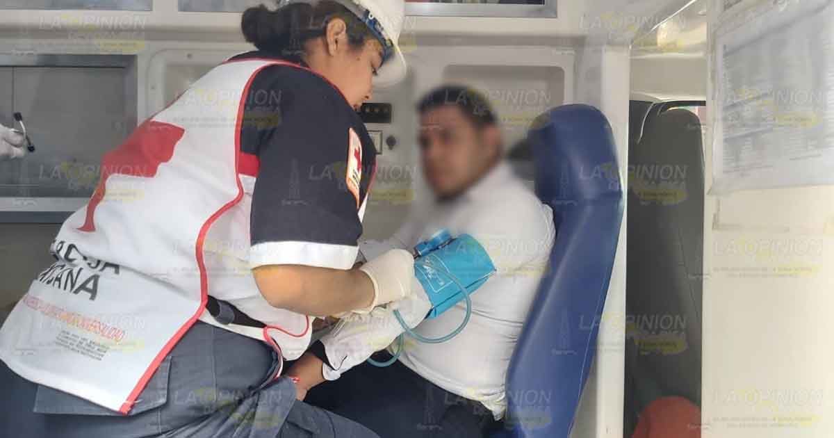Motopatrullero atropella a un peatón y termina chocando contra un taxi