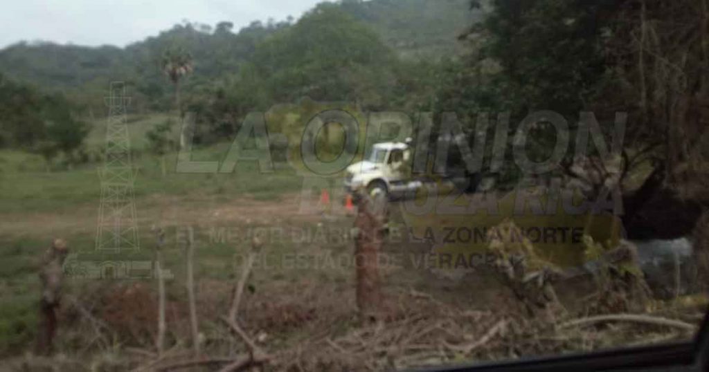 Una más de PEMEX en Papantla. Derrame afecta rancho y arroyo