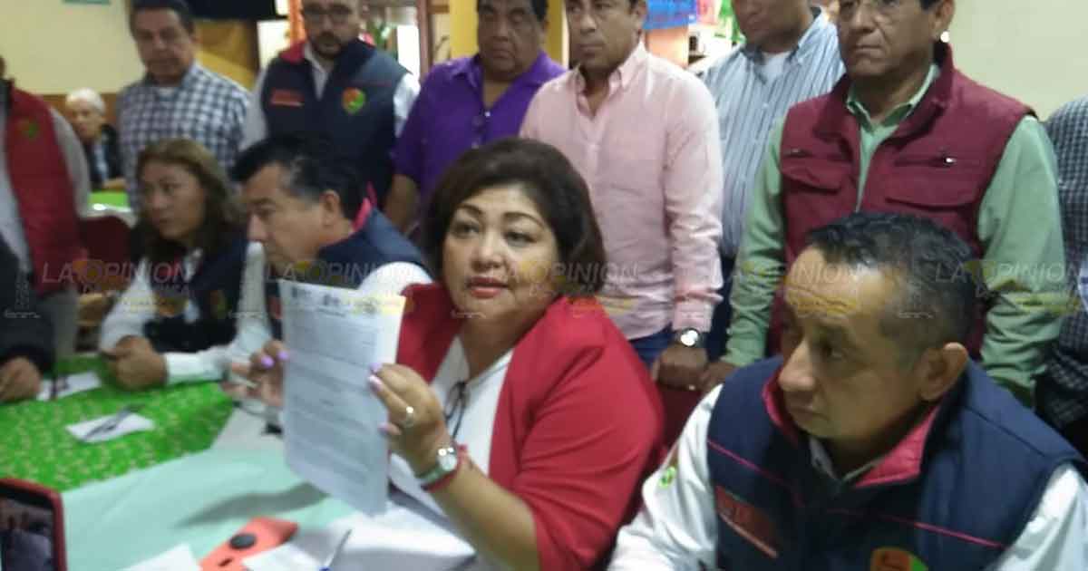 SEV adeuda salarios a maestros