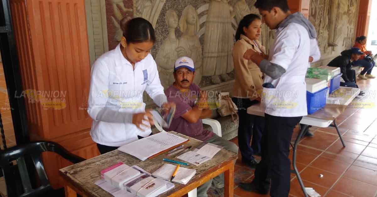 Protegen la salud de los empleados municipales de Coatzintla; Instalan puesto de vacunación