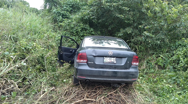 “Estacionó” su auto en el monte, en la carretera Tuxpan-Tamiahua