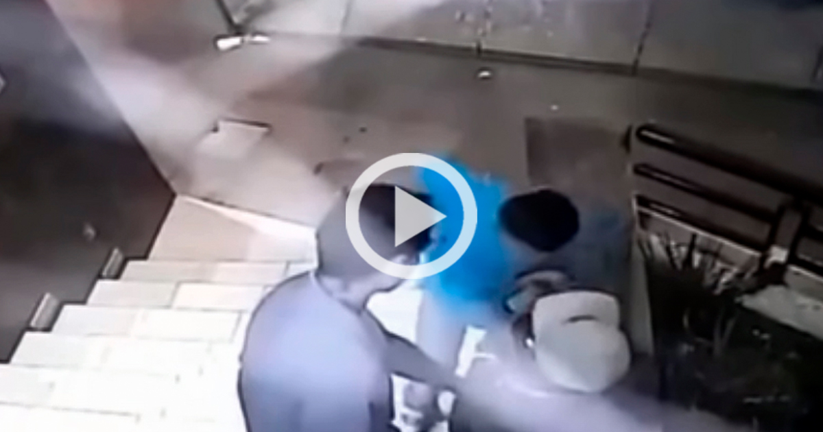 Asaltantes apuñalan y dan 15 martillazos a hombre en León, Guanajuato