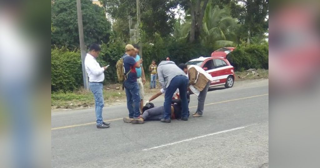 Taxista atropella a joven motociclista en Gutiérrez Zamora