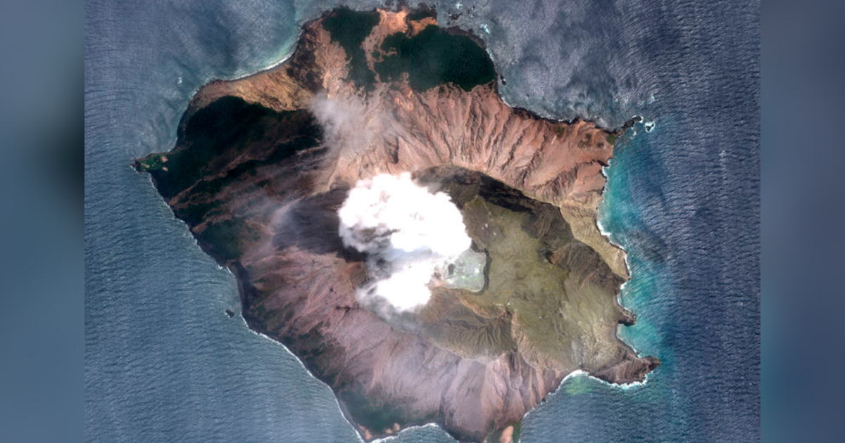 Suspendido rescate de víctimas tras erupción de volcán en Nueva Zelanda