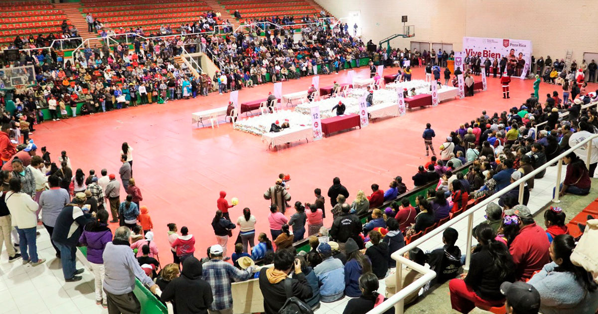 Anuncia Javier Velázquez más apoyos alimentarios para el 2020