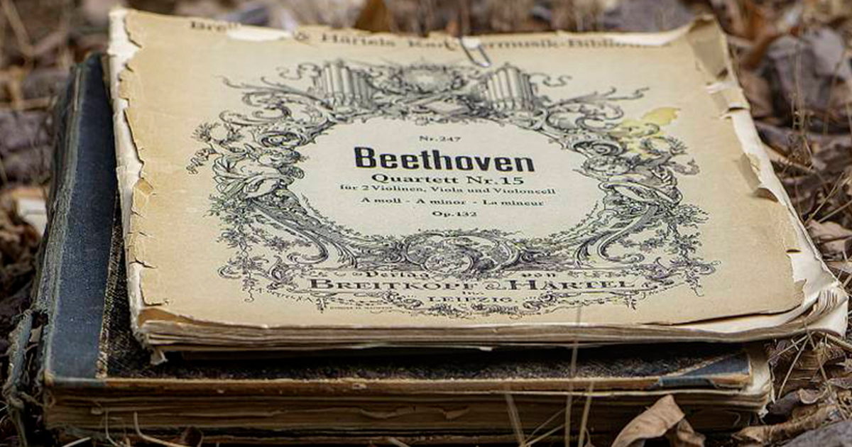 Con inteligencia artificial buscan completar sinfonía inacabada de Beethoven