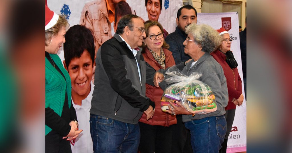 Anuncia Javier Velázquez más apoyos alimentarios para el 2020