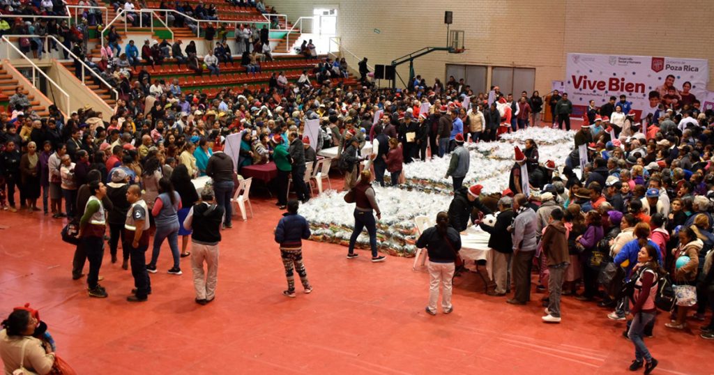 Anuncia Javier Velázquez más apoyos alimentarios para el 2020