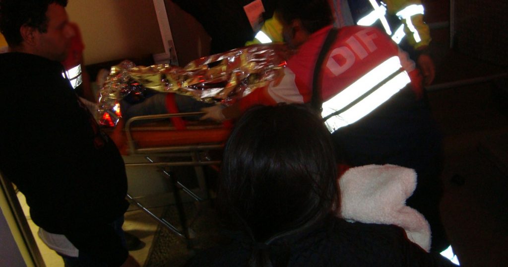 ¡Un muerto y dos lesionados en trágico choque de auto contra árbol!