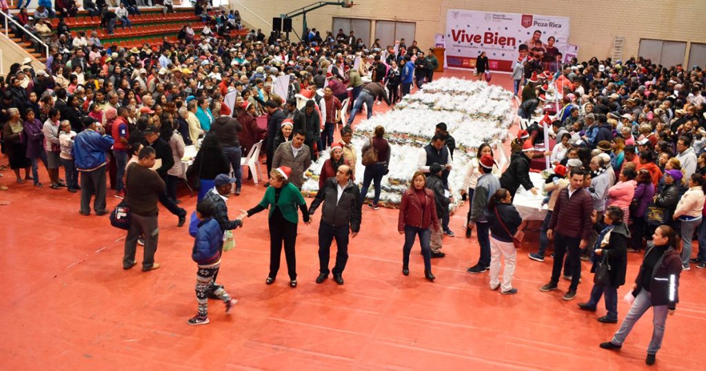 Anuncia Javier Velázquez más apoyos alimentarios para el 2020