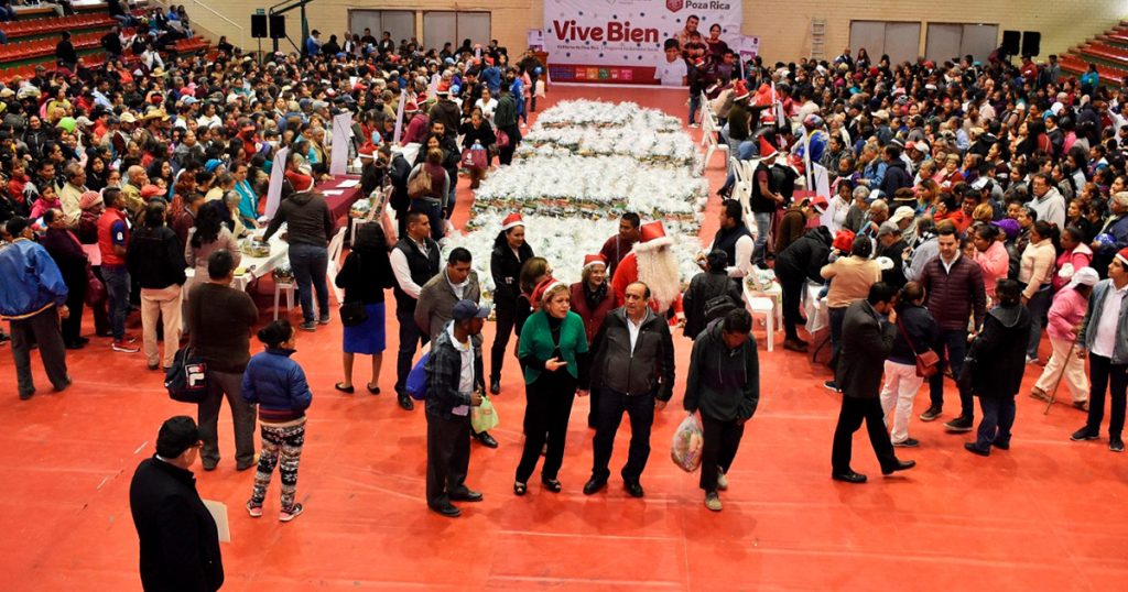 Anuncia Javier Velázquez más apoyos alimentarios para el 2020