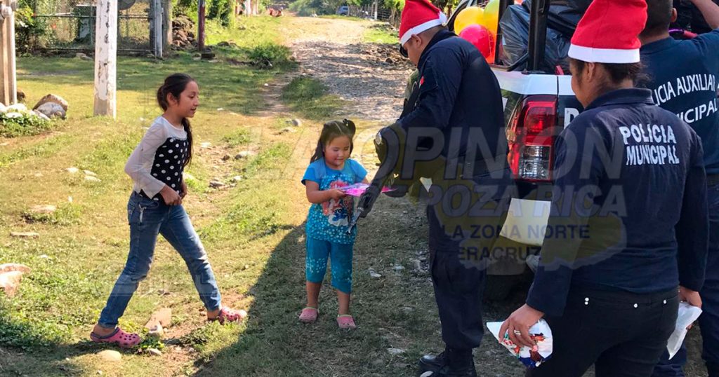 Policías municipales regalaron juguetes a infantes