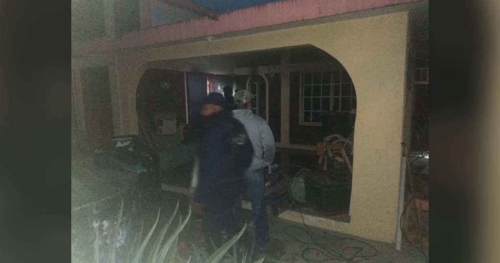 Humilde vivienda en Chinampa consumida por el fuego