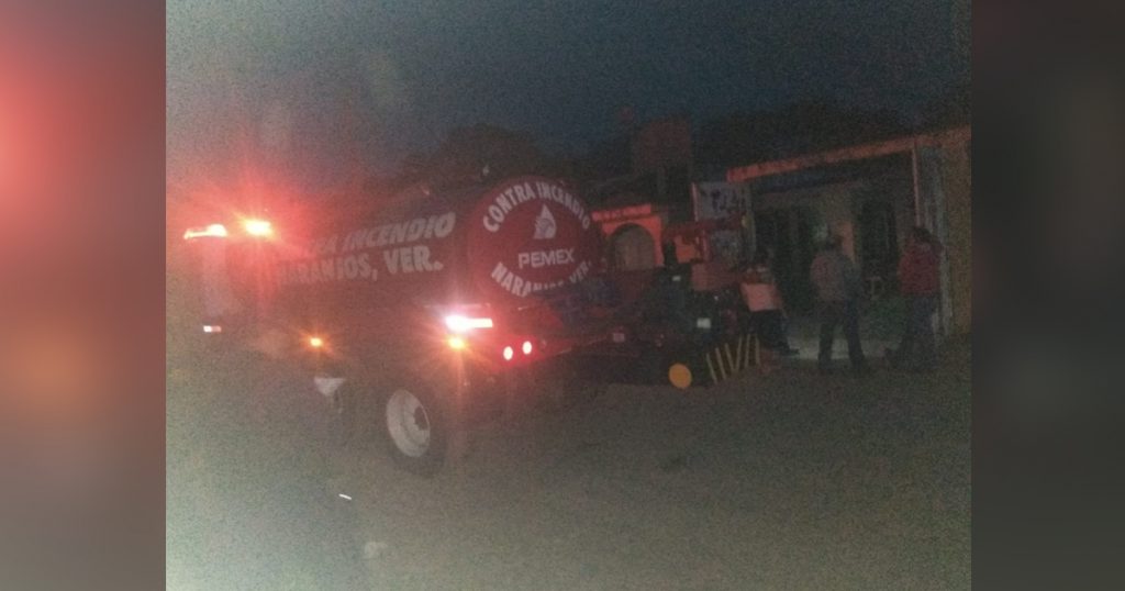 Humilde vivienda en Chinampa consumida por el fuego