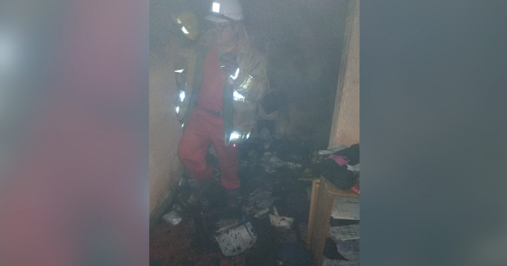 Humilde vivienda en Chinampa consumida por el fuego
