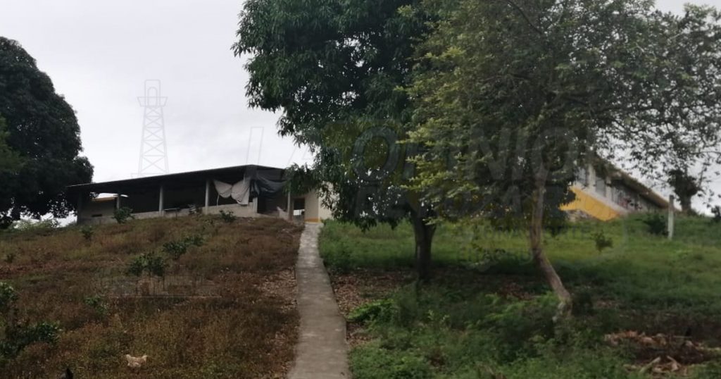 Exigen cambió de directora de primaria en Pacífico