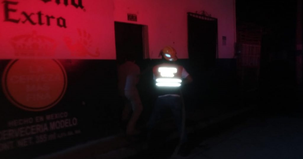 Arde en llamas “bar el anzuelo” en Álamo