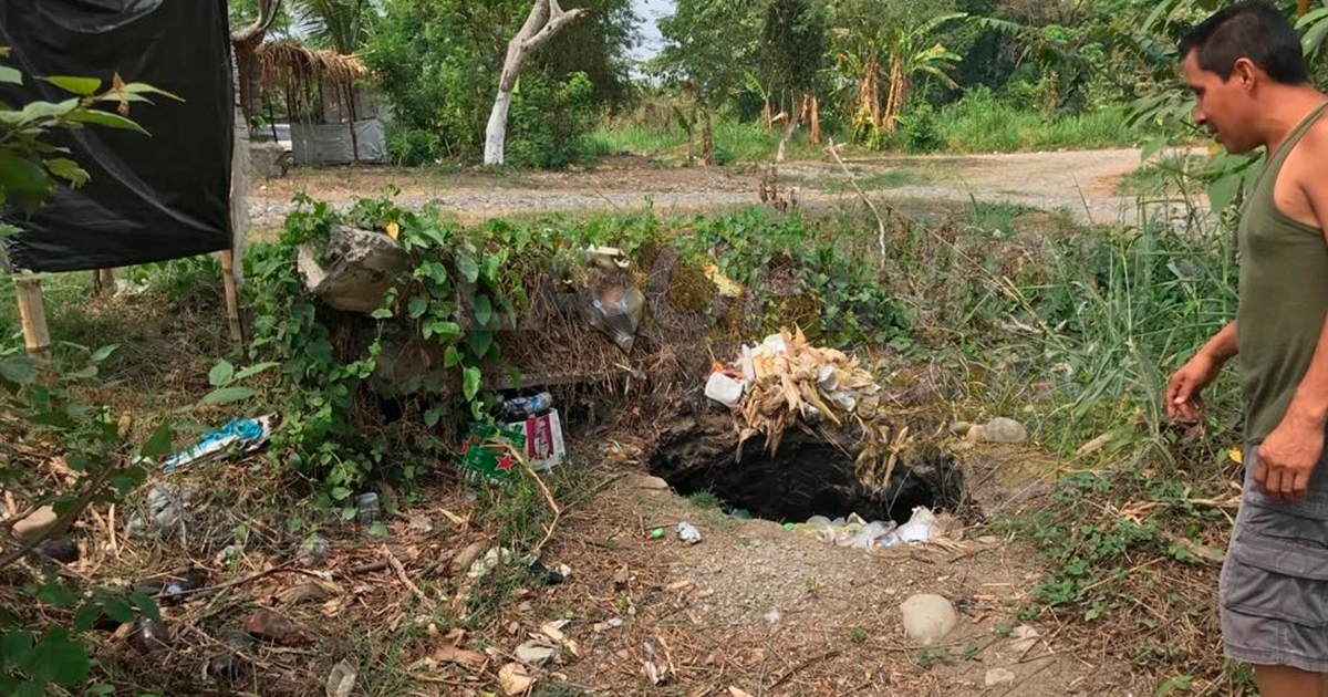 Comerciantes entierran su basura en las márgenes del río Cazones