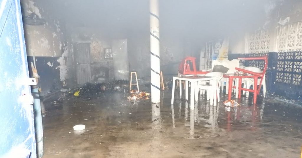 Arde en llamas “bar el anzuelo” en Álamo