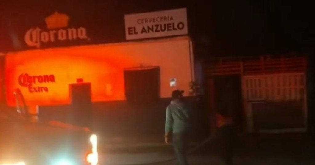 Arde en llamas “bar el anzuelo” en Álamo
