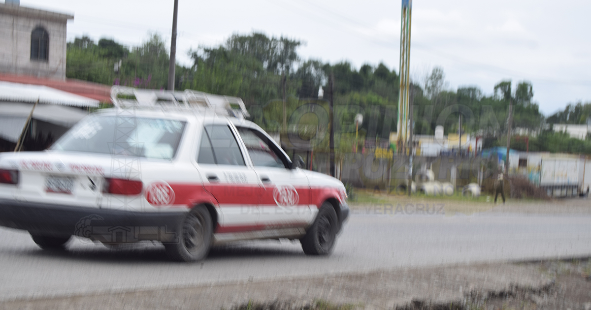 Taxistas de ruta hacia Poza Rica no respetan las tarifas