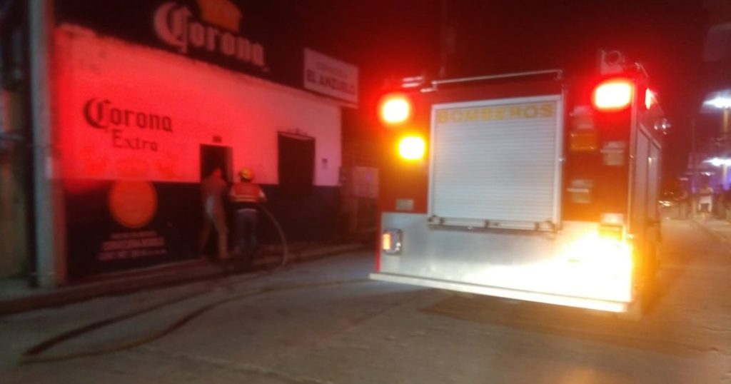 Arde en llamas “bar el anzuelo” en Álamo