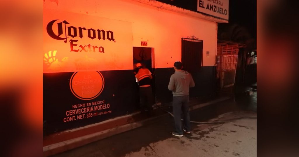 Arde en llamas “bar el anzuelo” en Álamo