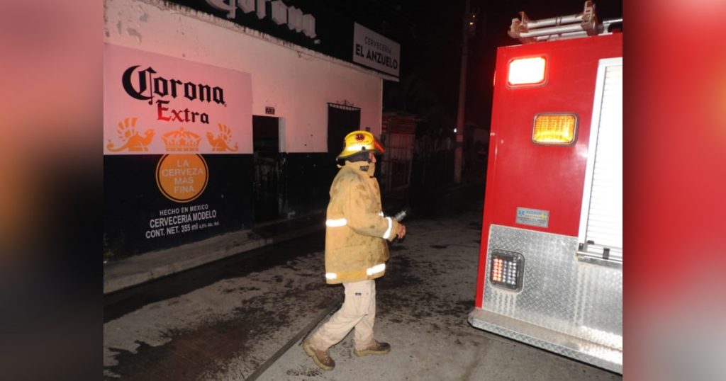 Arde en llamas “bar el anzuelo” en Álamo