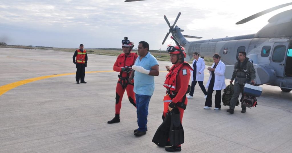 Rescata la Marina a herido en alta mar