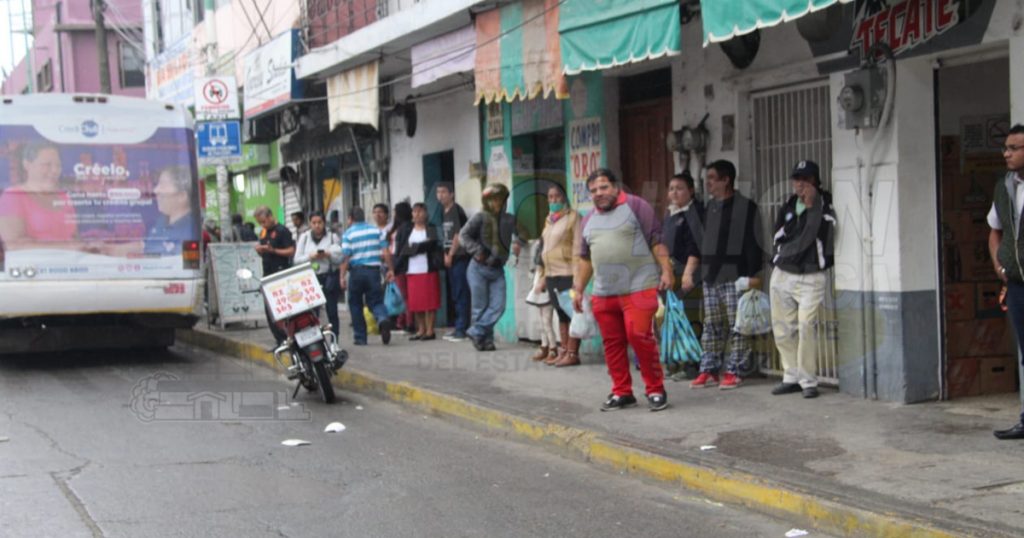 Paradas llenas en el centro de la ciudad