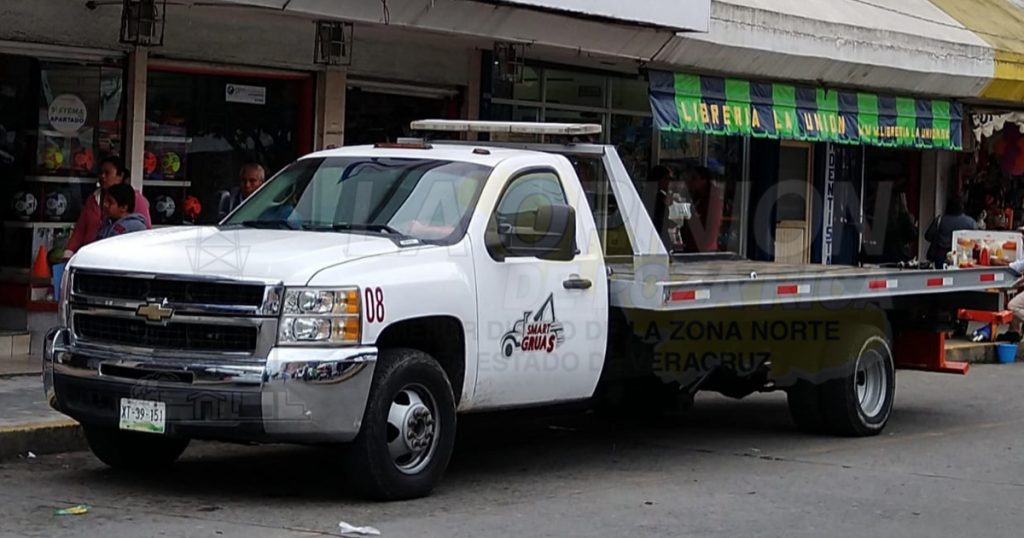 ¿Y contra las grúas quién actúa? Se estacionan en sitios de taxis