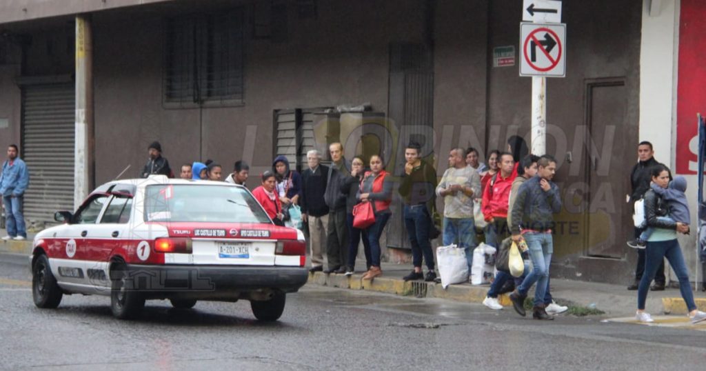 Paradas llenas en el centro de la ciudad