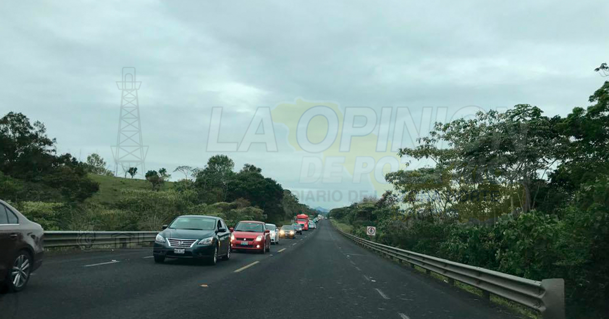 Usuarios piden apertura total en casetas de peaje