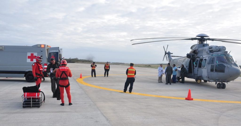 Rescata la Marina a herido en alta mar
