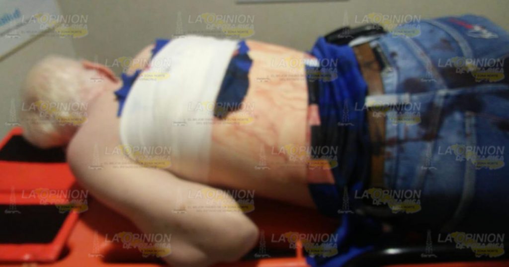 Le entierran arma blanca en la espalda, sobrevive