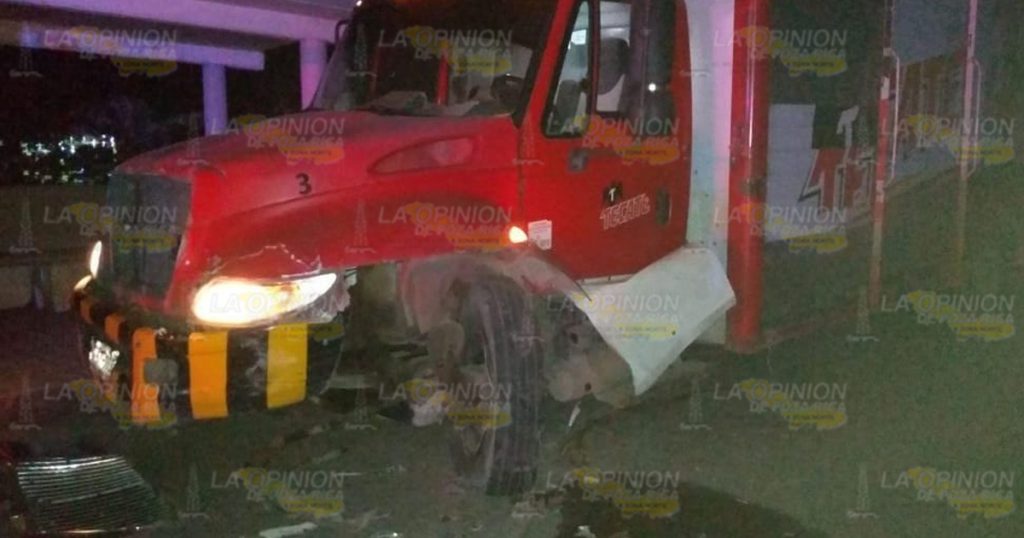 Borracho se estampa contra un camión cervecero