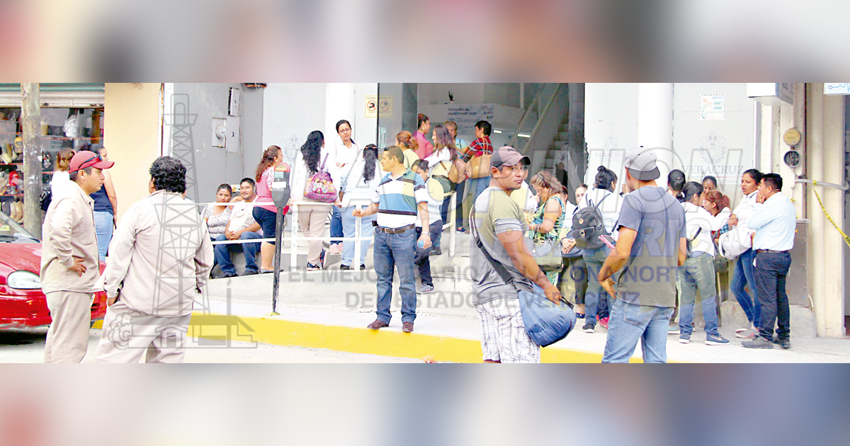 Protesta en CAEV, los dejaron sin fondo de ahorro