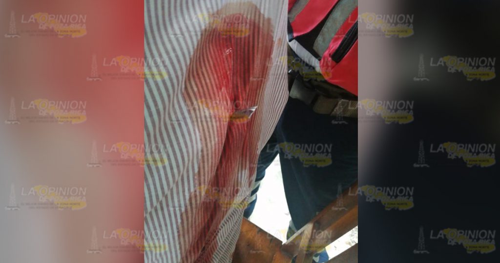 Le entierran arma blanca en la espalda, sobrevive