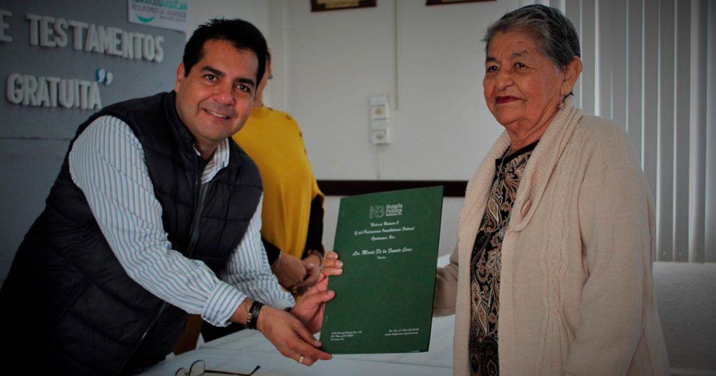 Autoridades entregan testamentos a varias familias de Naranjos