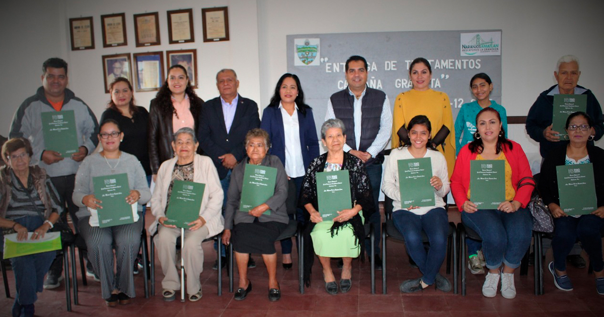 Autoridades entregan testamentos a varias familias de Naranjos