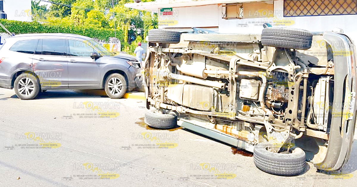 Niña herida en volcadura, ingresó de urgencia al hospital