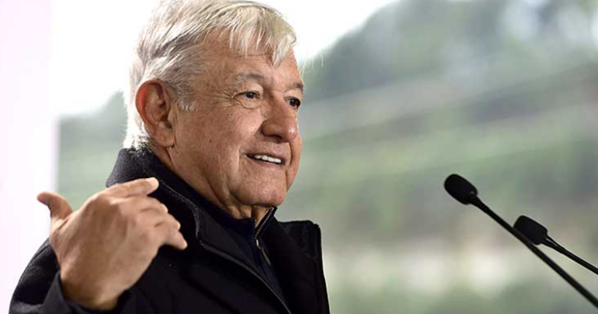AMLO promete revisar contratos desfavorables para trabajadores de CFE