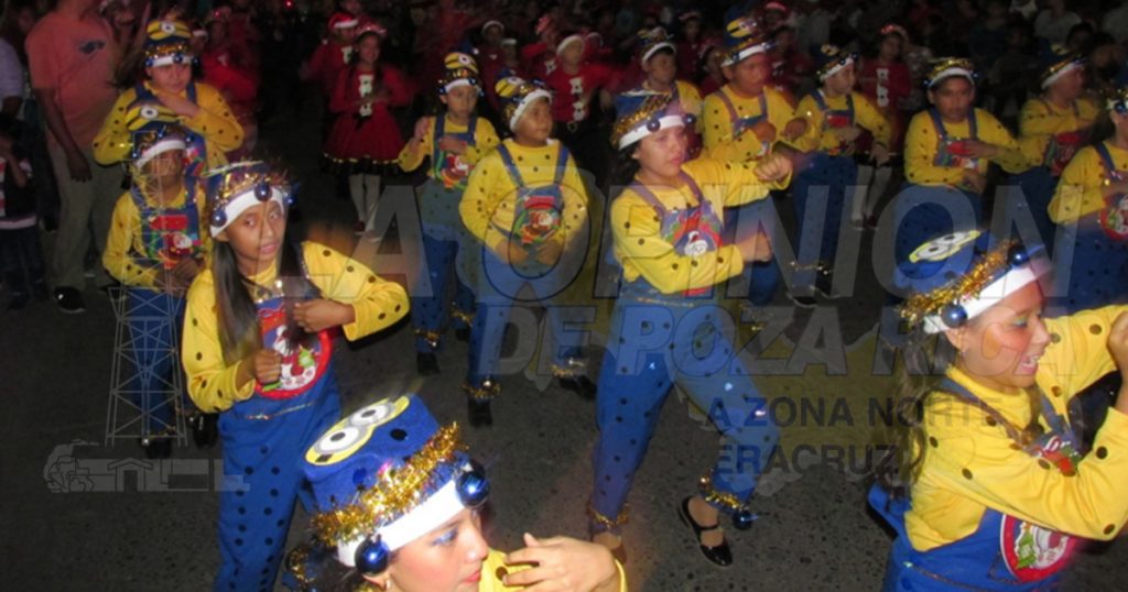 Alegre bienvenida en Álamo